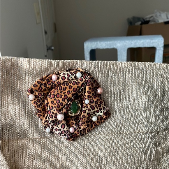 Leopard Print Women's Accessory - Picture 4 of 4